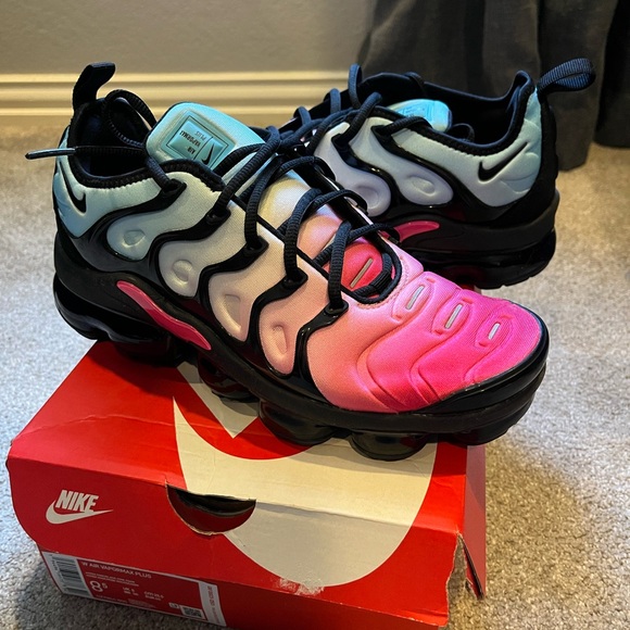 AIR VAPORMAX PLUS - Picture 1 of 5